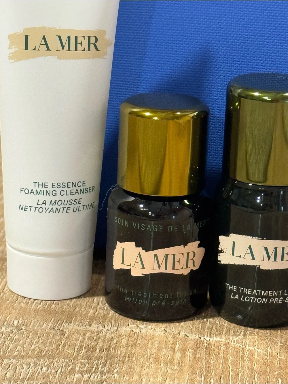 La Mer Royal Blue Travel Pouch with Skincare Mini Set
